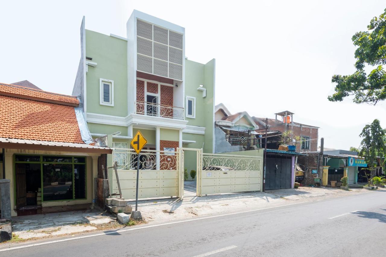 Oyo 3706 Griya Tentrem Syariah Lamongan ภายนอก รูปภาพ