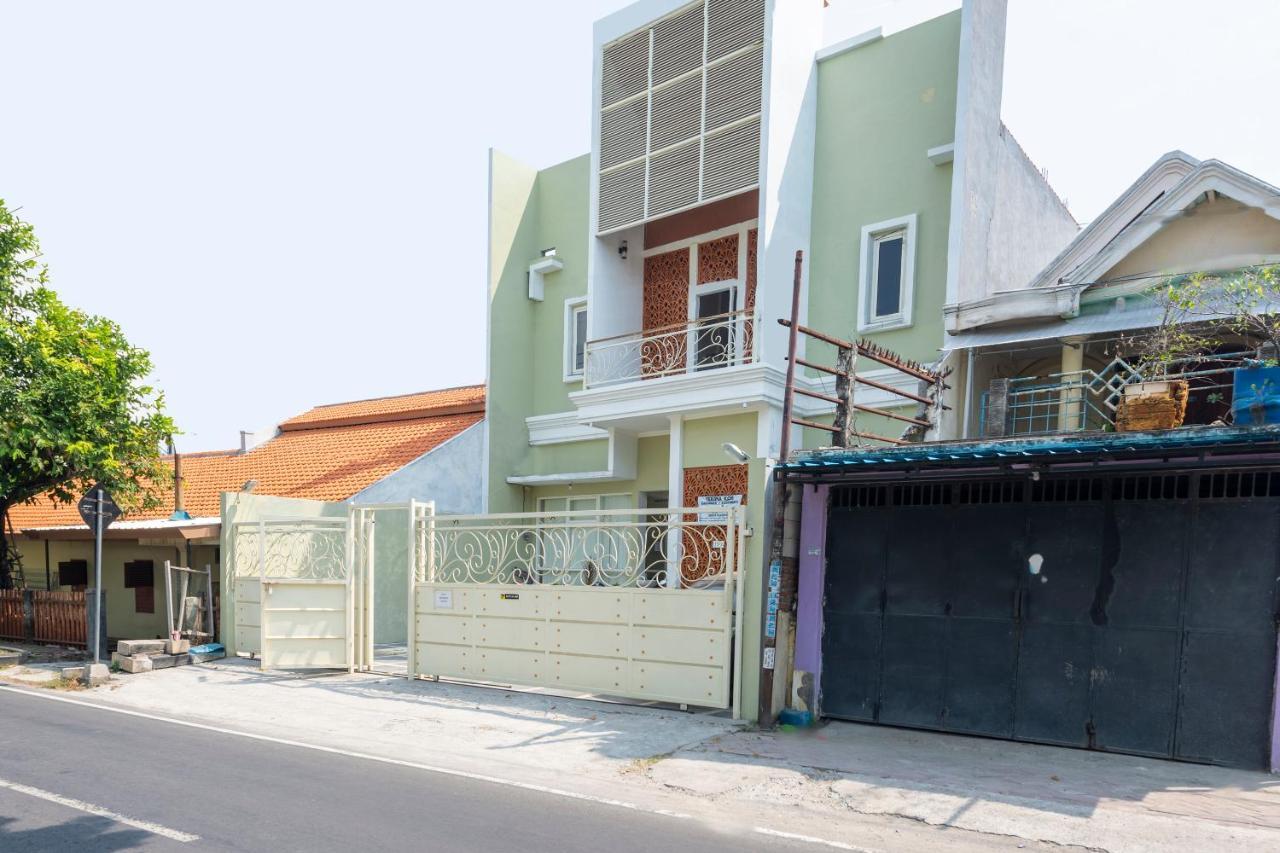 Oyo 3706 Griya Tentrem Syariah Lamongan ภายนอก รูปภาพ